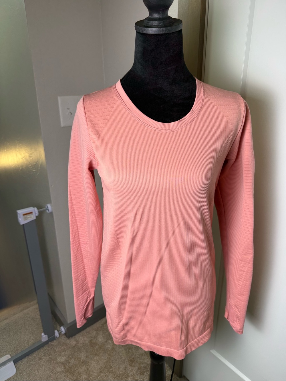 Athleta Long Sleeve Compression Shirt‎ Workout Athleisure Peach Pink Stretch L